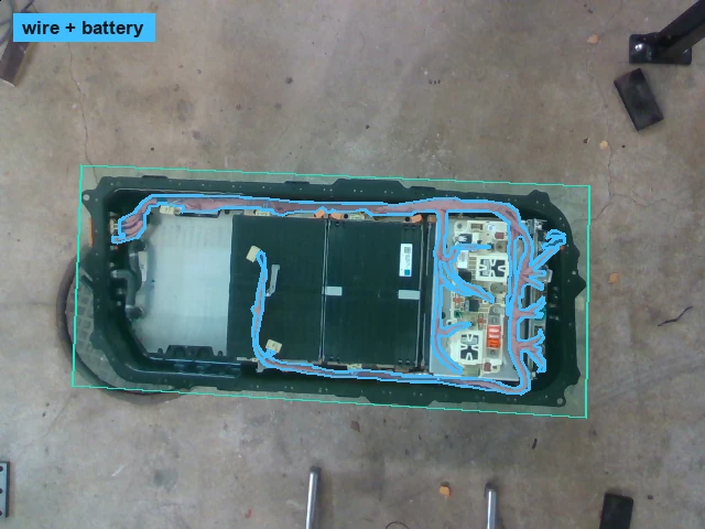 Batteriebaugruppe mit blau hervorgehobenen Kabelverläufen und türkis umrahmter Batterie.